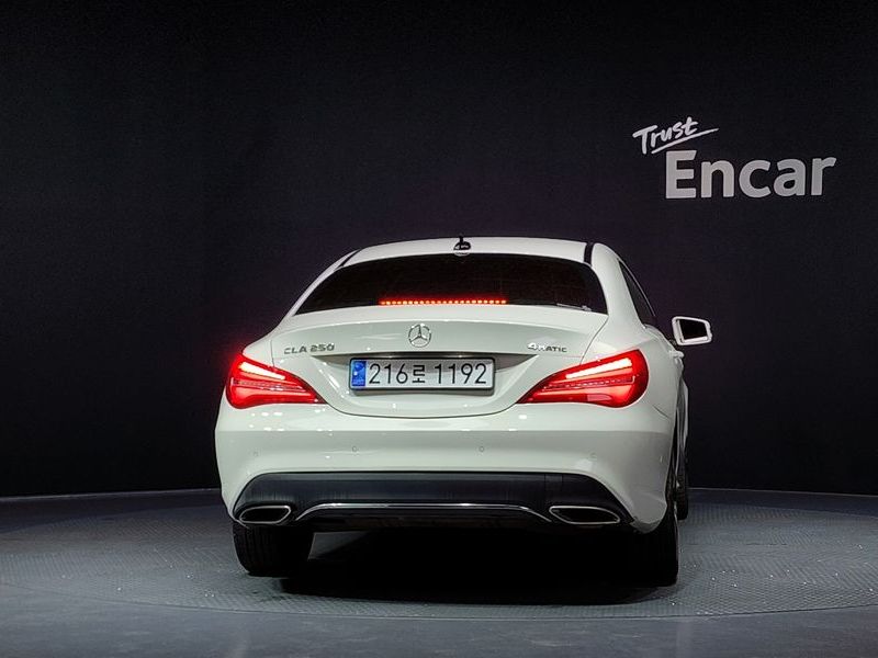 2017 Mercedes-Benz A-Class CLA250 4MATIC photo 4