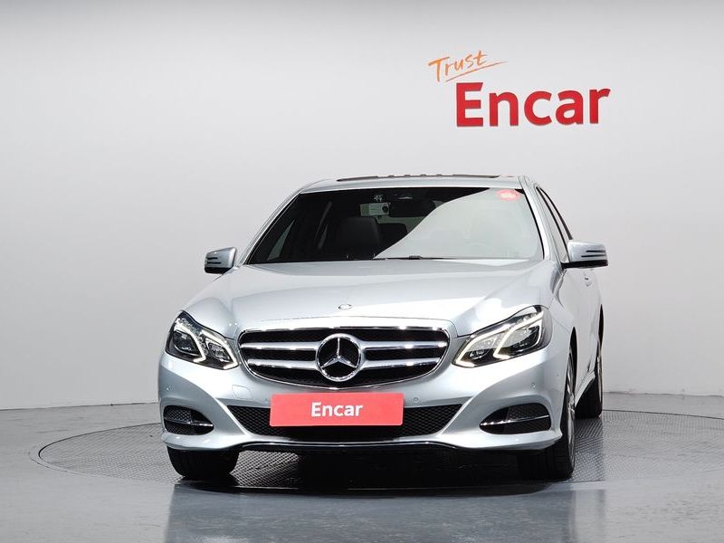 2016 Mercedes-Benz E-Class E200 Avantgarde photo 3