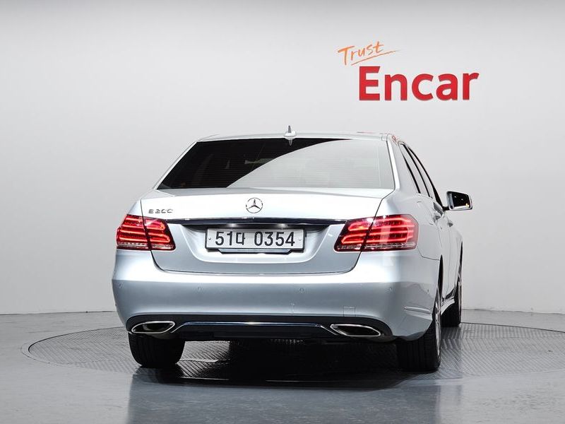 2016 Mercedes-Benz E-Class E200 Avantgarde photo 4