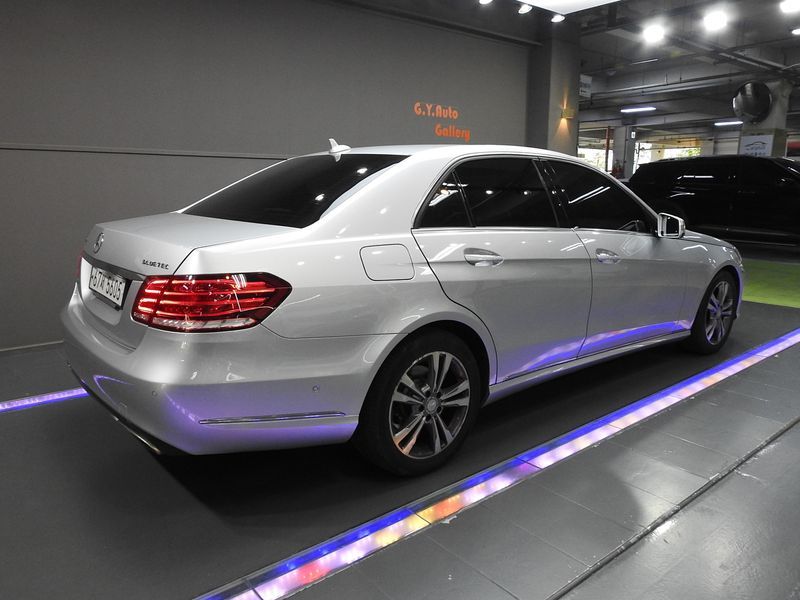 2016 Mercedes-Benz E-Class E220 Bluetec Avantgarde photo 2