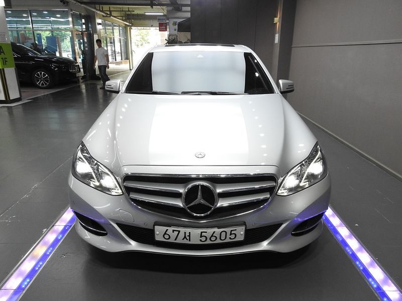 2016 Mercedes-Benz E-Class E220 Bluetec Avantgarde photo 3