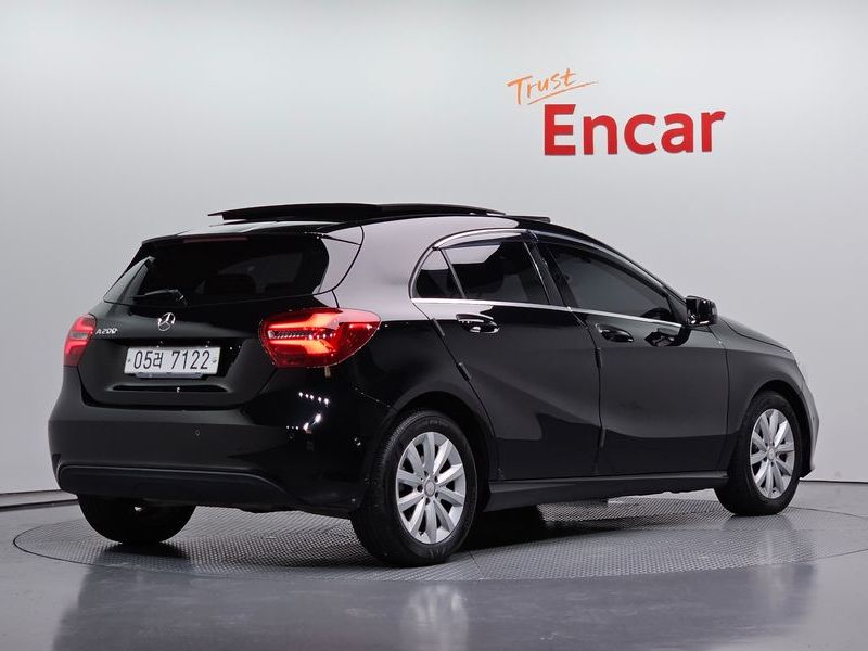 2017 Mercedes-Benz A-Class A200 photo 2