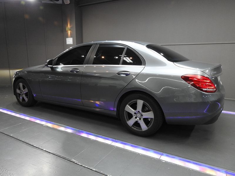 2017 Mercedes-Benz C-Class C200 d photo 2