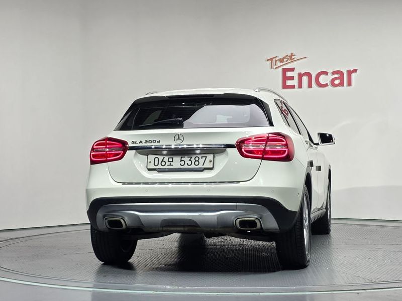 2017 Mercedes-Benz A-Class GLA200 d photo 4