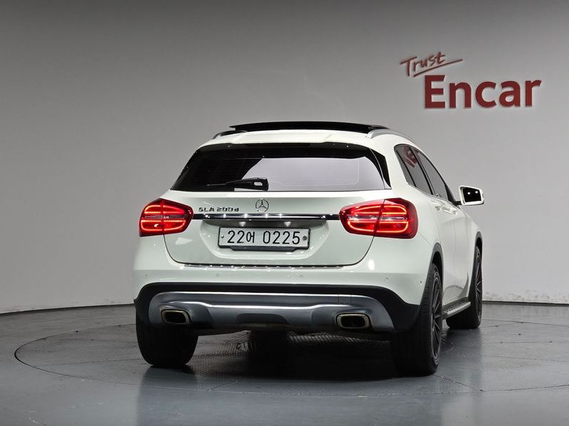 2016 Mercedes-Benz A-Class GLA200 d photo 4