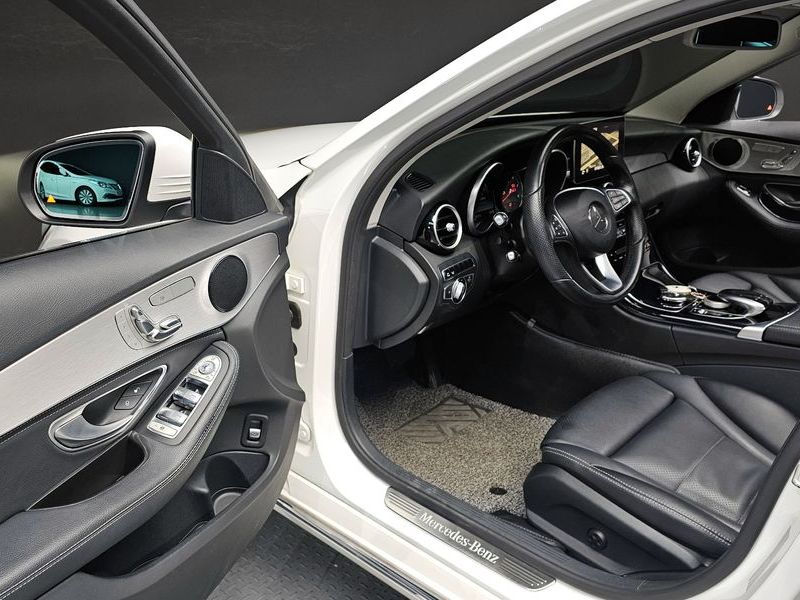 2016 Mercedes-Benz C-Class C220 d Avantgarde photo 11
