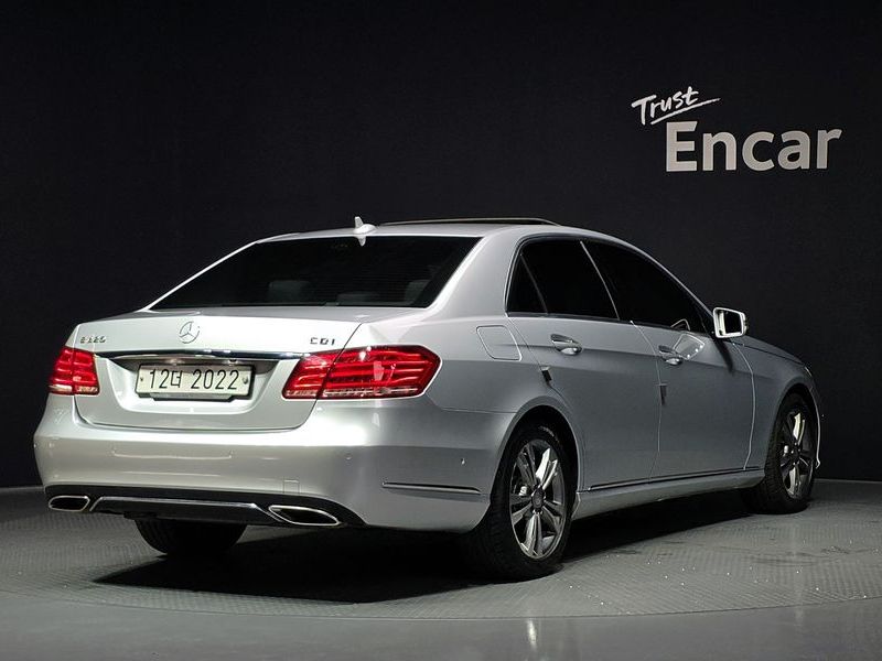 2014 Mercedes-Benz E-Class E220 CDI Avantgarde photo 2
