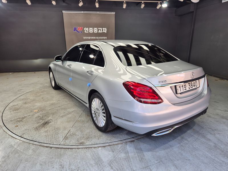 2015 Mercedes-Benz C-Class C220 BlueTEC Exclusive photo 2