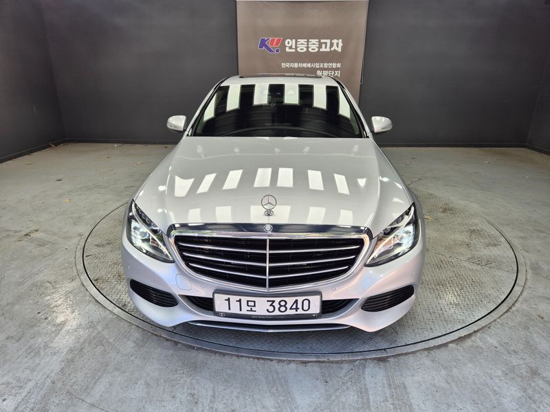2015 Mercedes-Benz C-Class C220 BlueTEC Exclusive photo 3