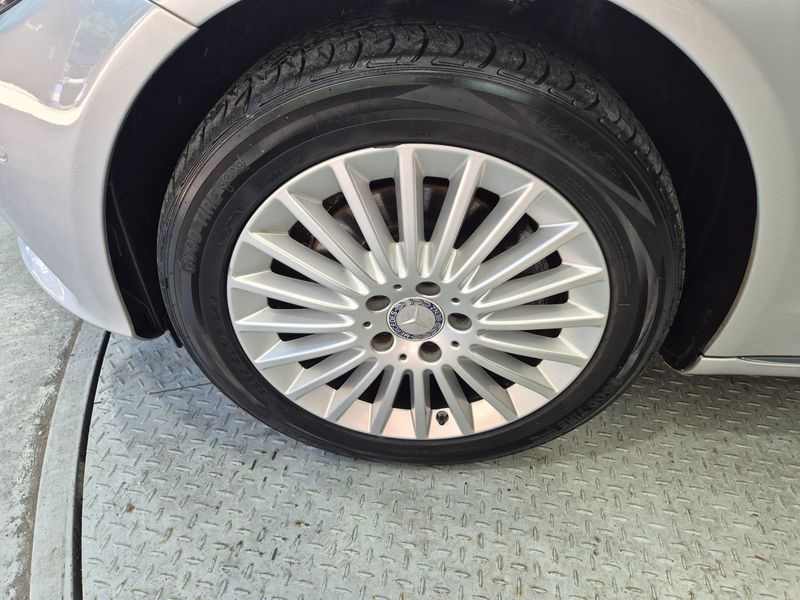 2015 Mercedes-Benz C-Class C220 BlueTEC Exclusive photo 5