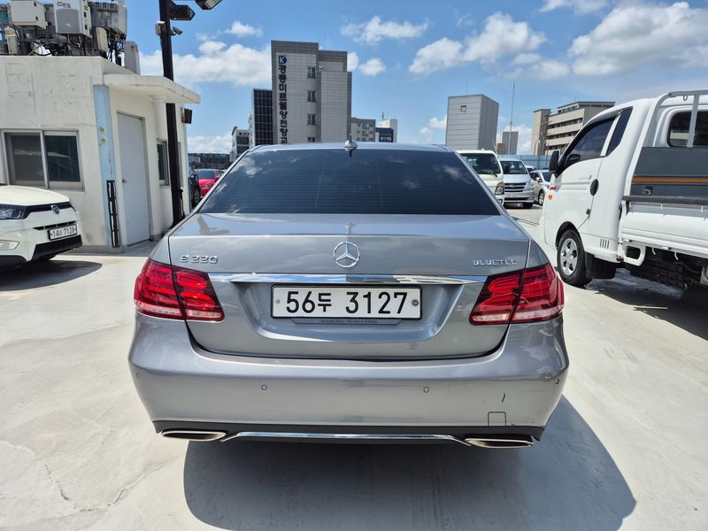 2015 Mercedes-Benz E-Class E220 Bluetec Avantgarde photo 4