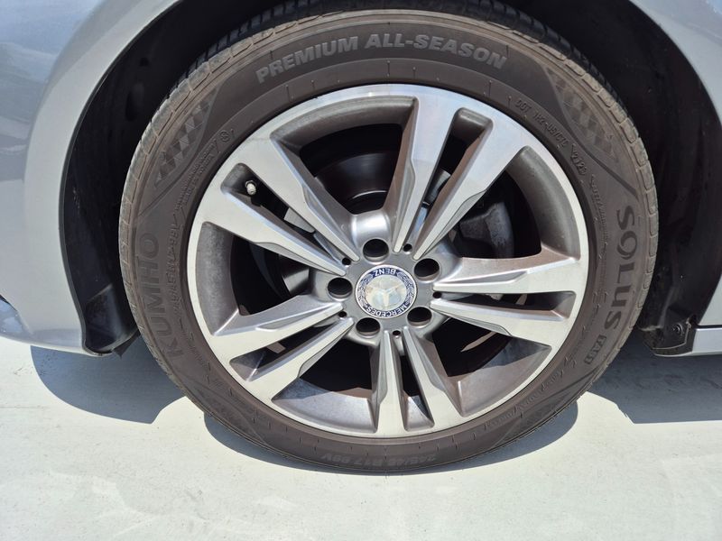 2015 Mercedes-Benz E-Class E220 Bluetec Avantgarde photo 5