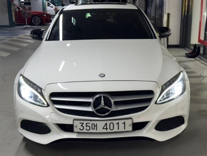 2017 Mercedes-Benz C-Class C200 photo 2