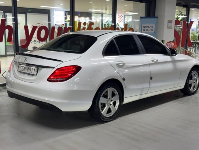 2017 Mercedes-Benz C-Class C200 photo 4