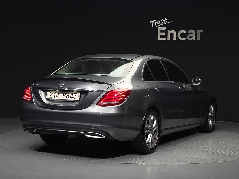 2017 Mercedes-Benz C-Class C200 Avantgarde photo 2