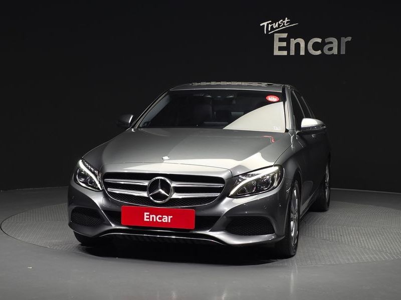 2017 Mercedes-Benz C-Class C200 Avantgarde photo 3