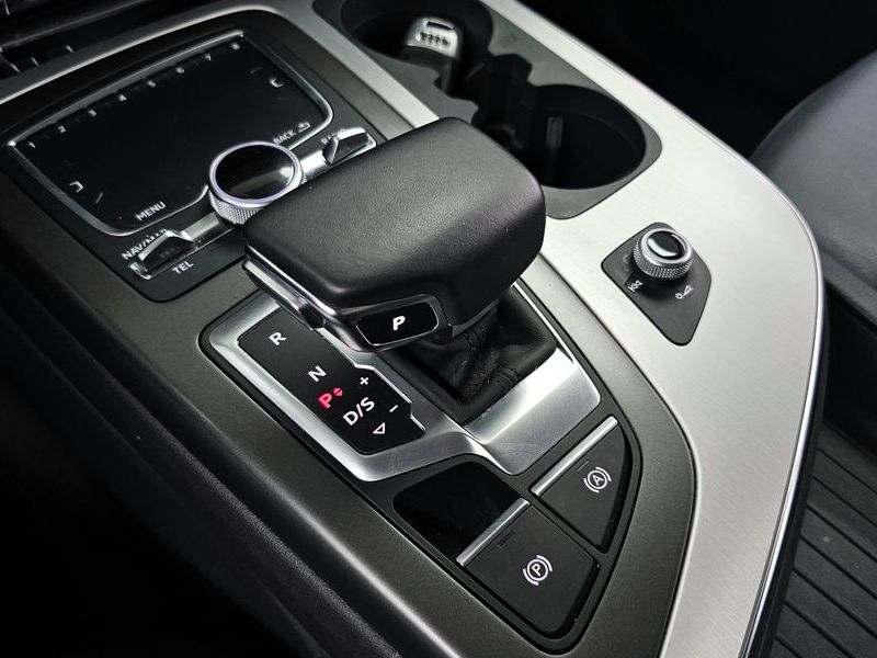 2019 Audi Q7 45 TFSI Quattro photo 9