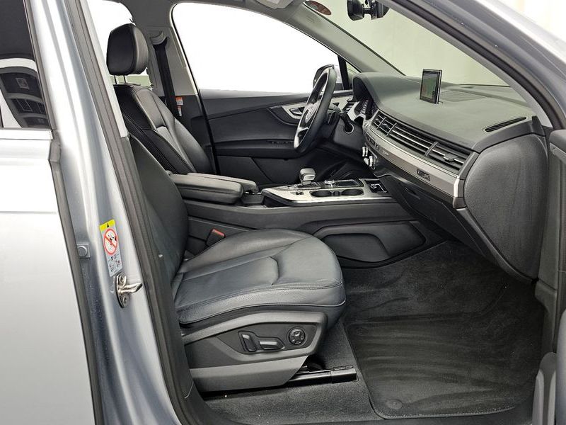 2019 Audi Q7 45 TFSI Quattro photo 11