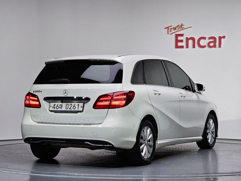 2017 Mercedes-Benz B-Class B200 d photo 2