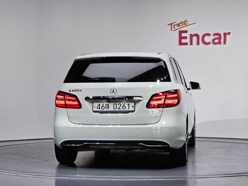 2017 Mercedes-Benz B-Class B200 d photo 4