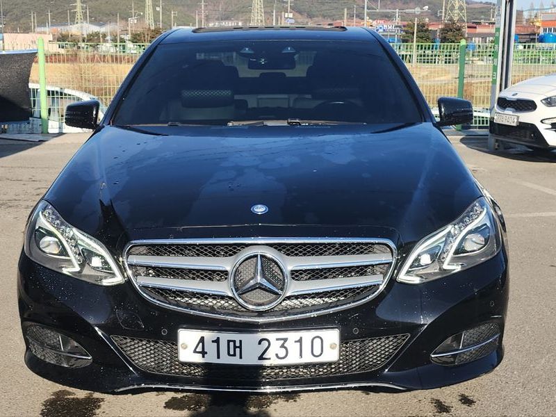 2016 Mercedes-Benz E-Class E250 BlueTec 4MATIC AV photo 2