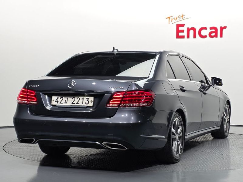 2015 Mercedes-Benz E-Class E220 Bluetec Avantgarde photo 2