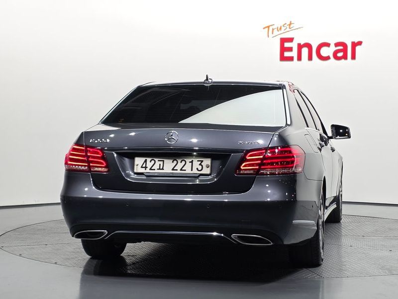 2015 Mercedes-Benz E-Class E220 Bluetec Avantgarde photo 4