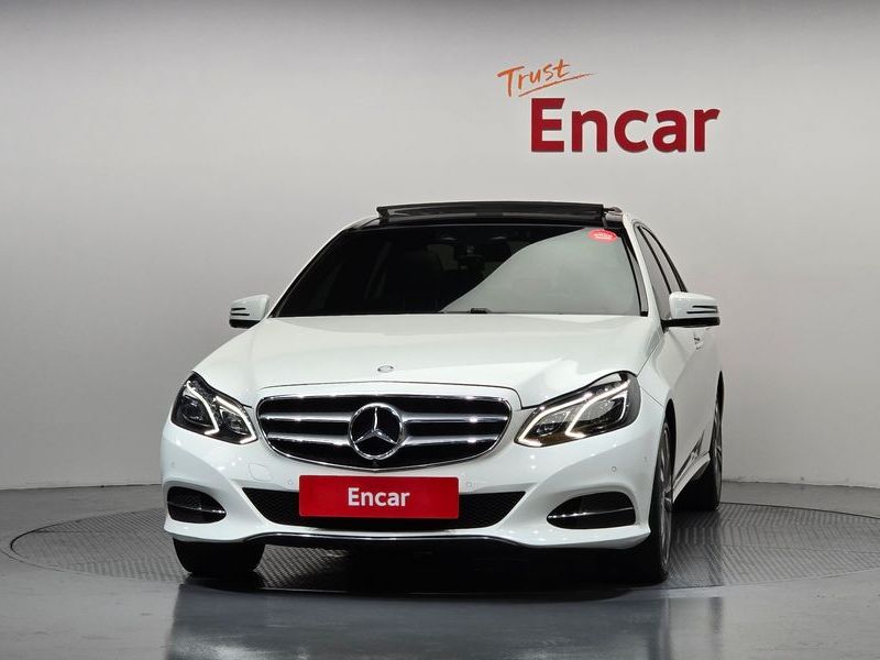 2016 Mercedes-Benz E-Class E300 4MATIC Avantgarde photo 3