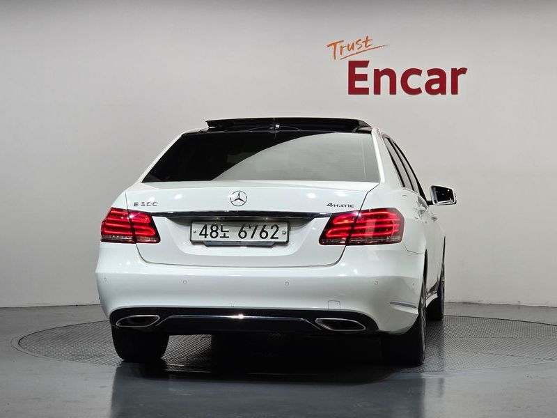 2016 Mercedes-Benz E-Class E300 4MATIC Avantgarde photo 4