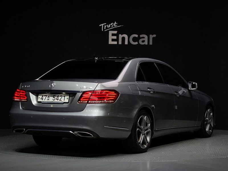 2015 Mercedes-Benz E-Class E250 BlueTec 4MATIC AV photo 2