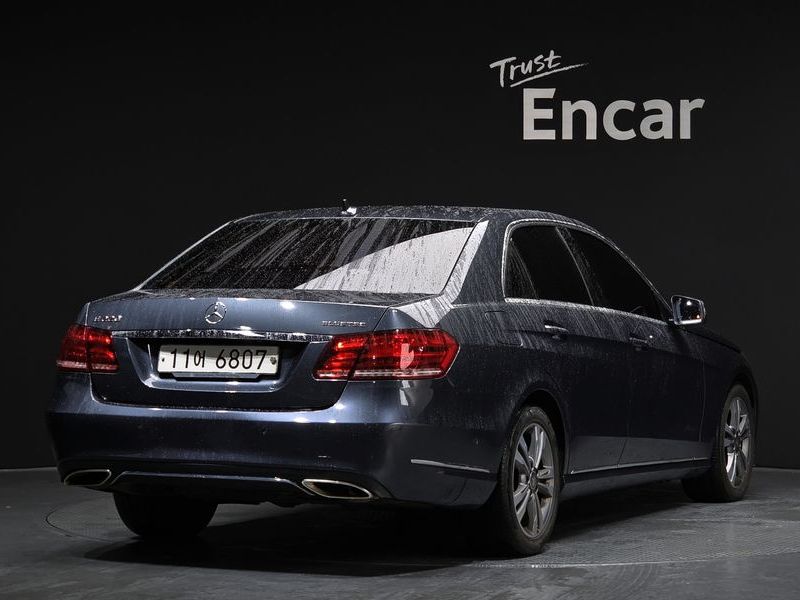 2016 Mercedes-Benz E-Class E220 Bluetec Avantgarde photo 2