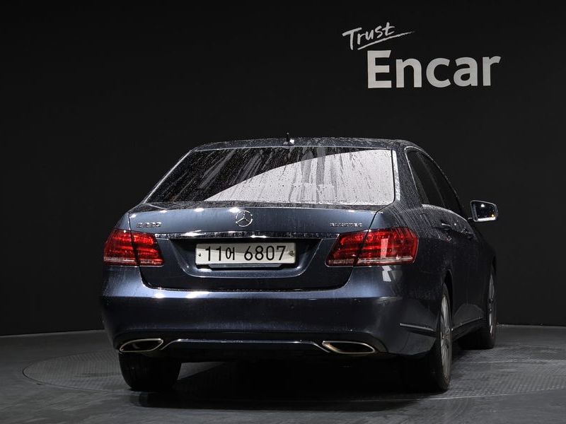 2016 Mercedes-Benz E-Class E220 Bluetec Avantgarde photo 4