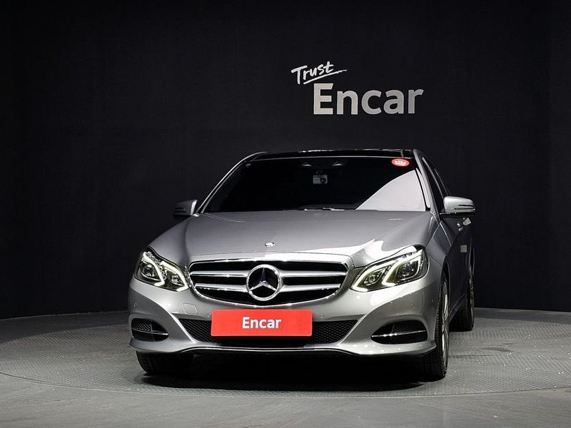 2014 Mercedes-Benz E-Class E300 4MATIC Avantgarde photo 3