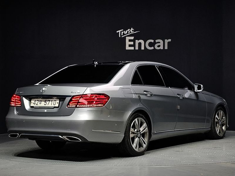 2014 Mercedes-Benz E-Class E300 4MATIC Avantgarde photo 2