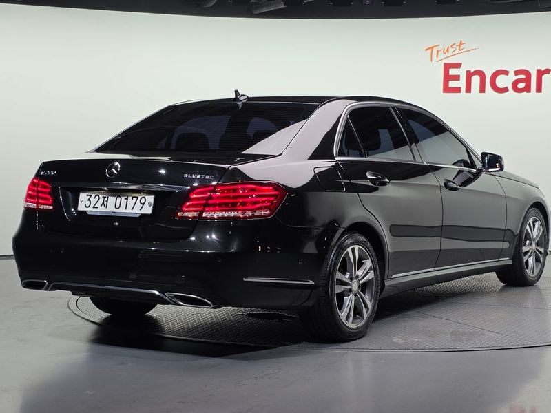 2016 Mercedes-Benz E-Class E220 Bluetec Avantgarde photo 2