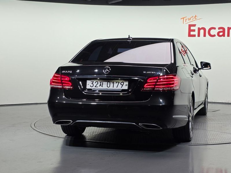 2016 Mercedes-Benz E-Class E220 Bluetec Avantgarde photo 4