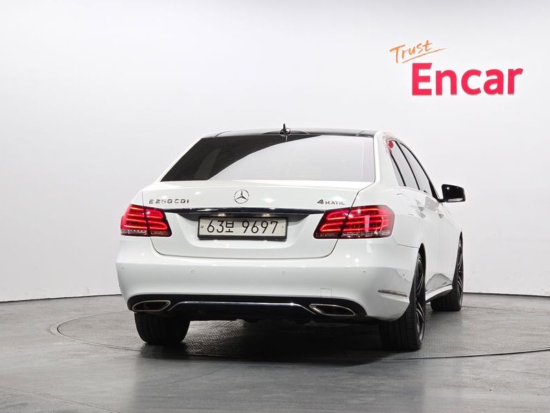 2014 Mercedes-Benz E-Class E250 CDI 4MATIC photo 4
