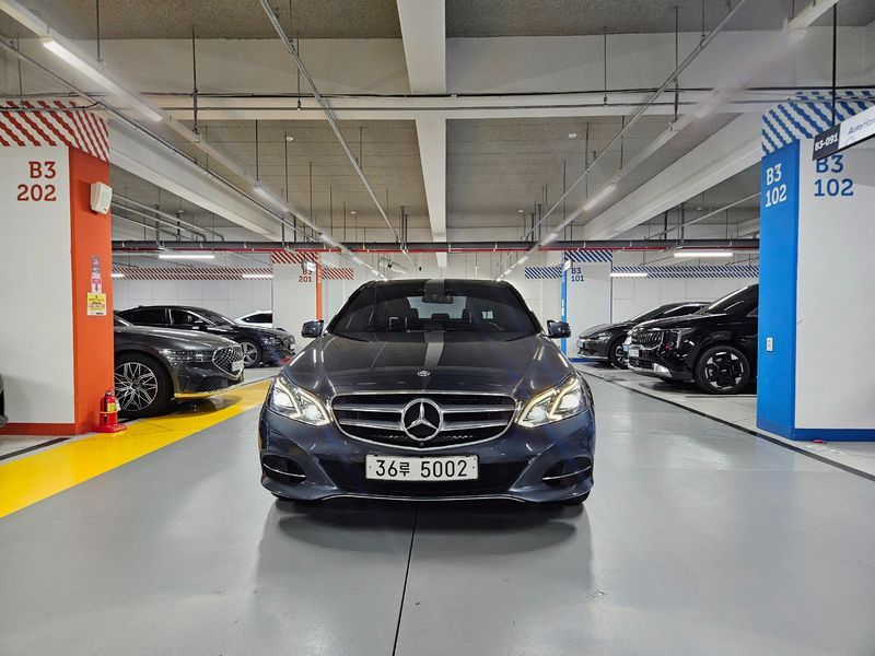 2016 Mercedes-Benz E-Class E300 4MATIC Avantgarde photo 5