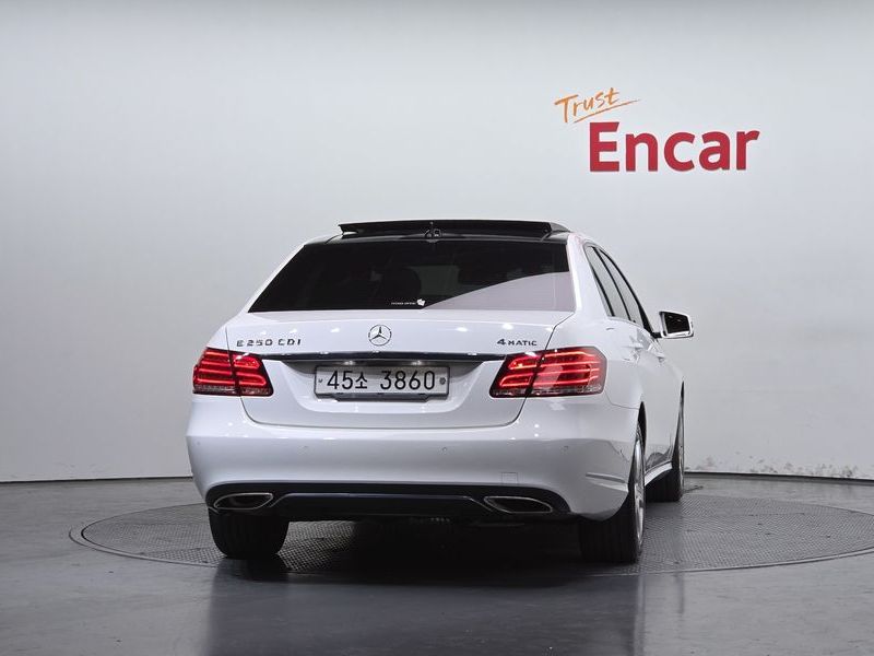 2014 Mercedes-Benz E-Class E250 CDI 4MATIC photo 4
