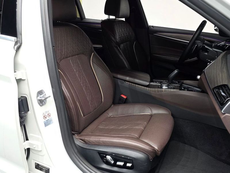 2018 BMW 5 Series 530i M Sport Package Plus photo 10