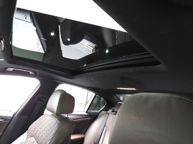 2018 BMW 5 Series 530i M Sport Package Plus photo 19