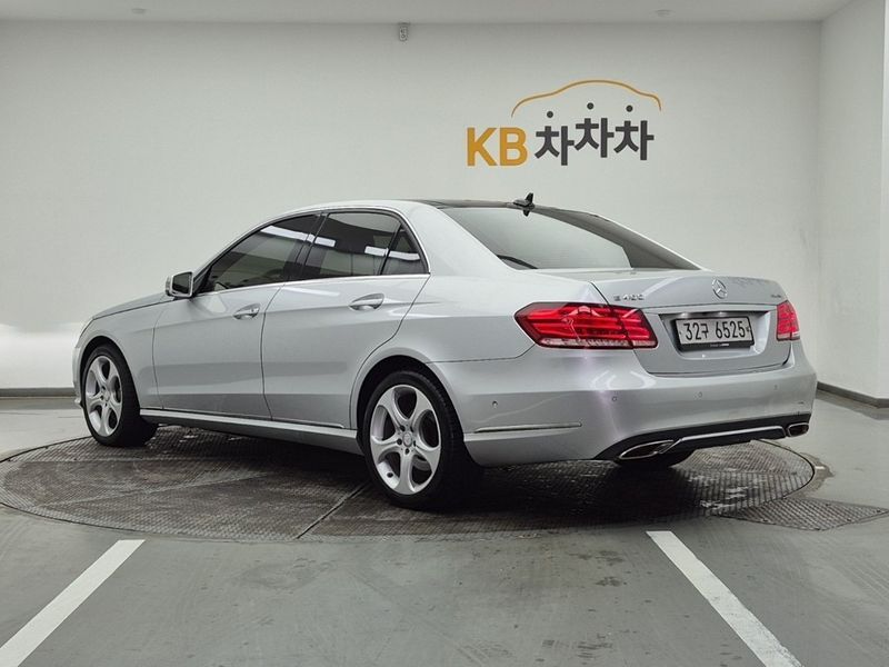 2015 Mercedes-Benz E-Class E400 4MATIC photo 3