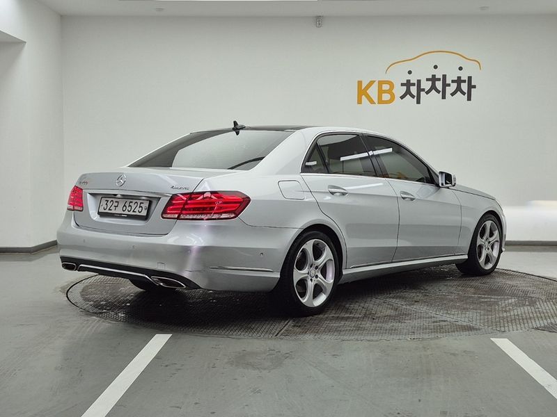2015 Mercedes-Benz E-Class E400 4MATIC photo 4
