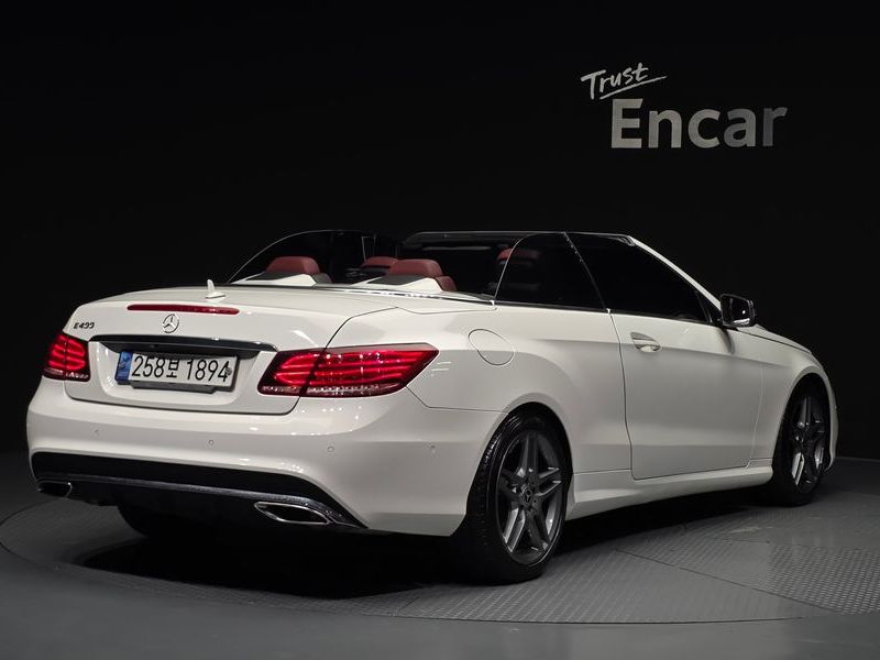 2016 Mercedes-Benz E-Class E200 Cabriolet photo 2