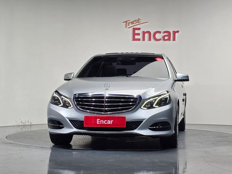2014 Mercedes-Benz E-Class E300 Elegance photo 3
