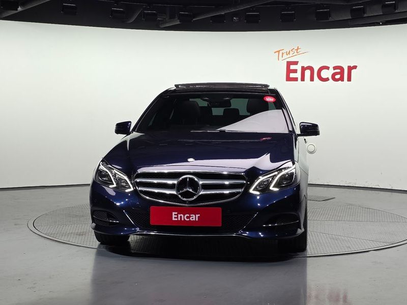 2016 Mercedes-Benz E-Class E300 4MATIC Avantgarde photo 3