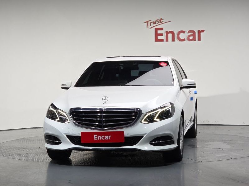 2014 Mercedes-Benz E-Class E300 Elegance photo 3