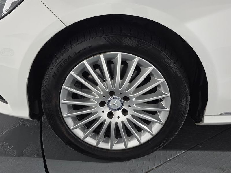 2014 Mercedes-Benz E-Class E300 Elegance photo 5