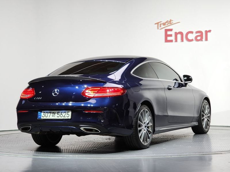 2016 Mercedes-Benz C-Class C200 Coupe photo 2