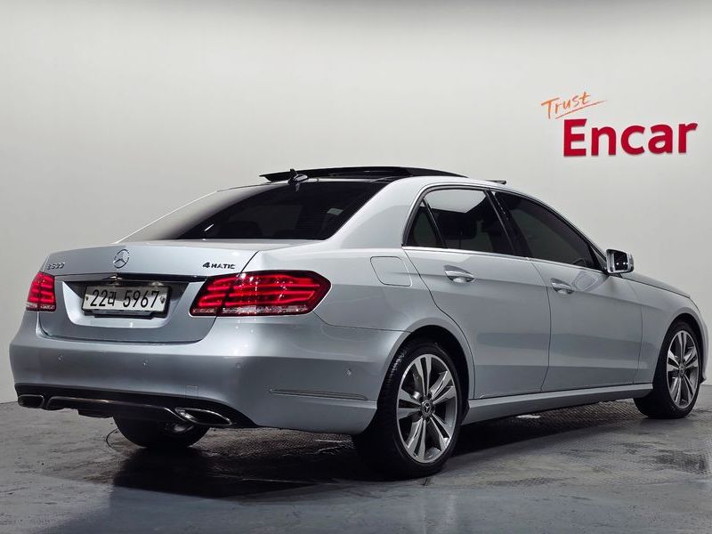 2014 Mercedes-Benz E-Class E300 4MATIC Avantgarde photo 2